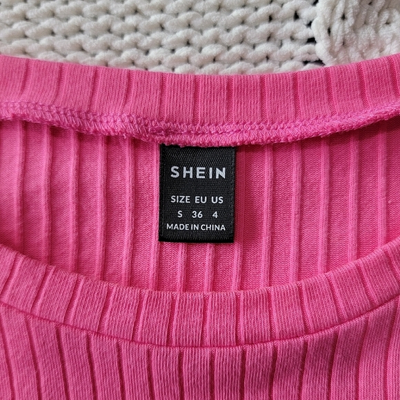 SHEIN Pink Ribbed Crop Top - Picture 3 of 3
